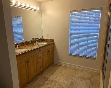 3106 E 10th Street - Photo Thumbnail 17