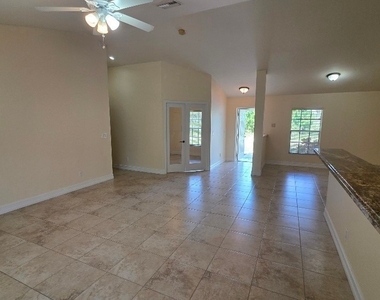 3106 E 10th Street - Photo Thumbnail 5
