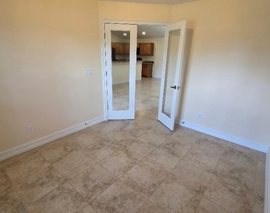 3106 E 10th Street - Photo Thumbnail 15