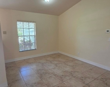 3106 E 10th Street - Photo Thumbnail 4