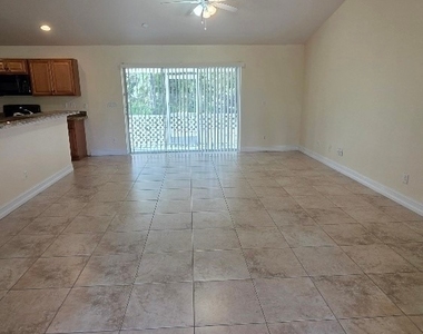 3106 E 10th Street - Photo Thumbnail 2