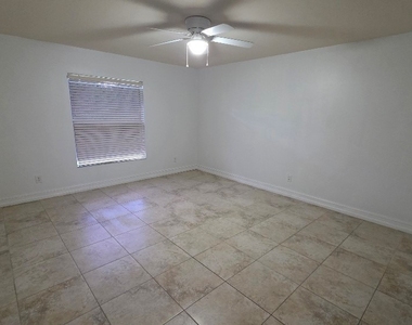 3106 E 10th Street - Photo Thumbnail 16
