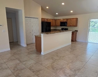 3106 E 10th Street - Photo Thumbnail 3