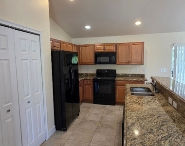 3106 E 10th Street - Photo Thumbnail 6