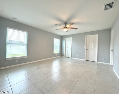 1125 Nw 2nd Place - Photo Thumbnail 10