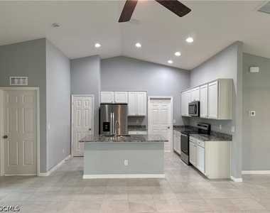 1125 Nw 2nd Place - Photo Thumbnail 2