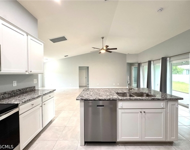 1125 Nw 2nd Place - Photo Thumbnail 7