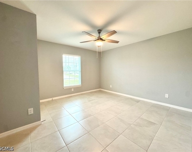 1125 Nw 2nd Place - Photo Thumbnail 4
