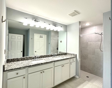 1125 Nw 2nd Place - Photo Thumbnail 8