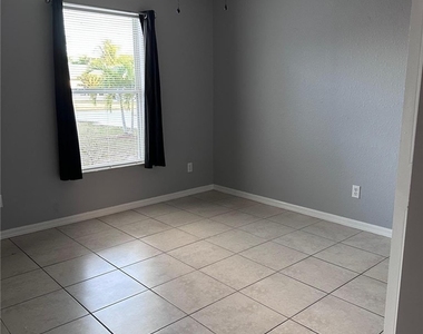 2926 Se Santa Barbara Place - Photo Thumbnail 3