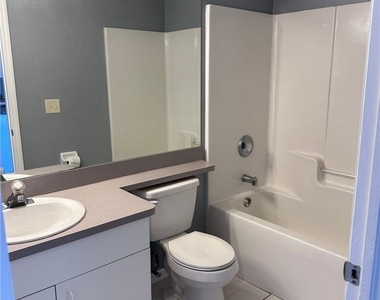2926 Se Santa Barbara Place - Photo Thumbnail 7