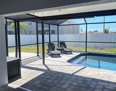 2926 Se Santa Barbara Place - Photo Thumbnail 6