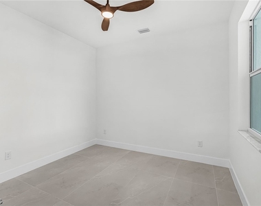 3804 Se 12th Avenue - Photo Thumbnail 4