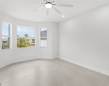 3804 Se 12th Avenue - Photo Thumbnail 7