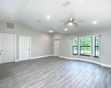 919 Ne 35th Lane - Photo Thumbnail 3