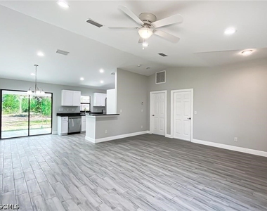 919 Ne 35th Lane - Photo Thumbnail 2