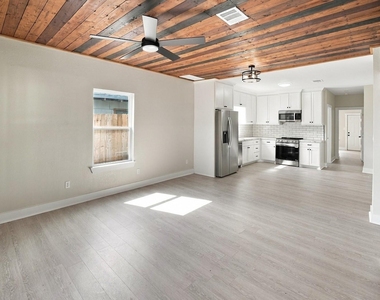 1720 Pasadena Street - Photo Thumbnail 9