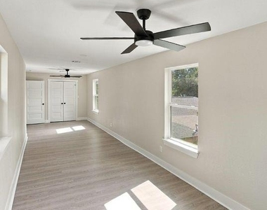 1720 Pasadena Street - Photo Thumbnail 4