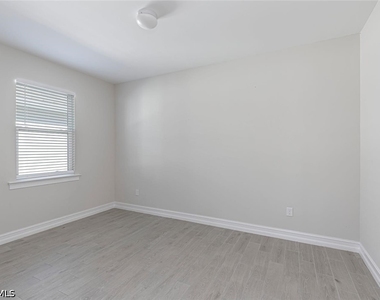 1050 Enbrook Loop - Photo Thumbnail 4