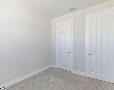 1050 Enbrook Loop - Photo Thumbnail 15