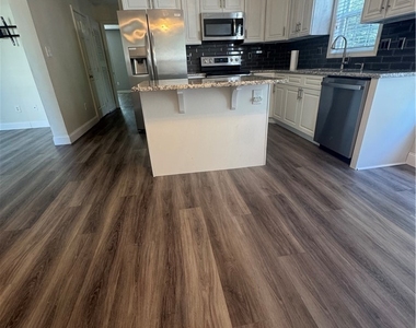 533 Leawood Circle - Photo Thumbnail 2