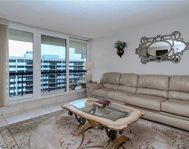 4001 Gulf Shore Boulevard N - Photo Thumbnail 7