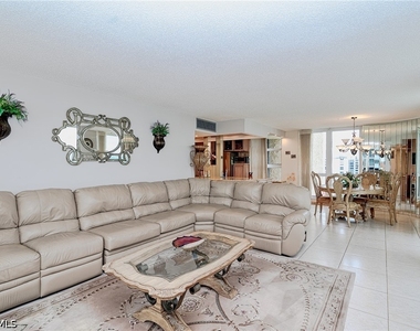4001 Gulf Shore Boulevard N - Photo Thumbnail 9