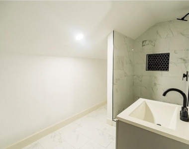 1402 Bayou Shore Drive - Photo Thumbnail 17