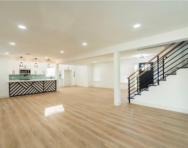 1402 Bayou Shore Drive - Photo Thumbnail 32