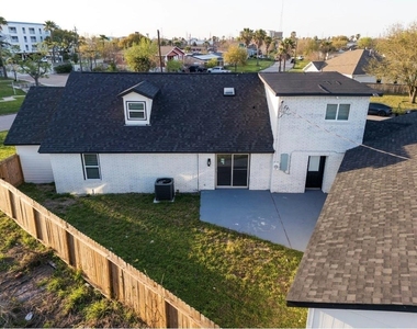 1402 Bayou Shore Drive - Photo Thumbnail 3