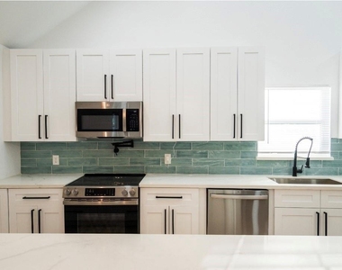 1402 Bayou Shore Drive - Photo Thumbnail 10