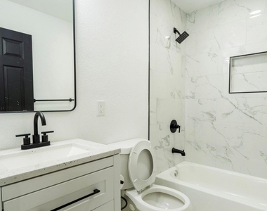 1402 Bayou Shore Drive - Photo Thumbnail 29