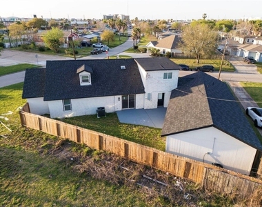 1402 Bayou Shore Drive - Photo Thumbnail 5
