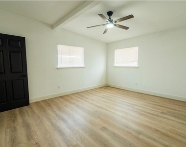 1402 Bayou Shore Drive - Photo Thumbnail 25
