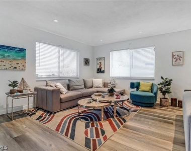724 100th Avenue N - Photo Thumbnail 11