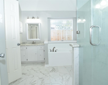 5723 Parryville Drive - Photo Thumbnail 10