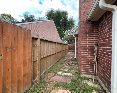 5723 Parryville Drive - Photo Thumbnail 19