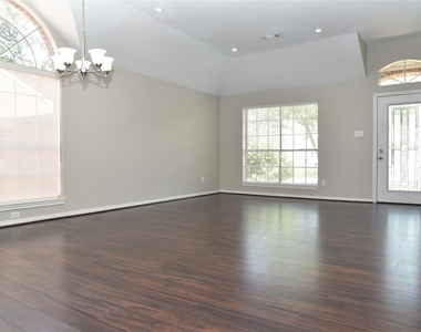 5723 Parryville Drive - Photo Thumbnail 7