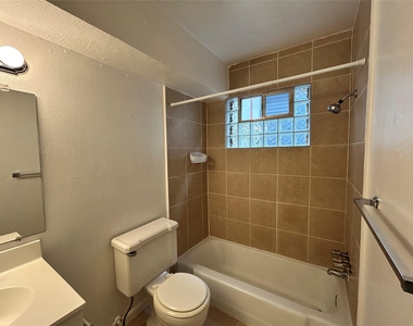 807 Heights Boulevard - Photo Thumbnail 8