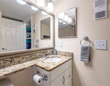 6102 Seawall Boulevard - Photo Thumbnail 13