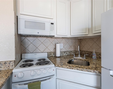 6102 Seawall Boulevard - Photo Thumbnail 9
