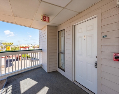 6102 Seawall Boulevard - Photo Thumbnail 4