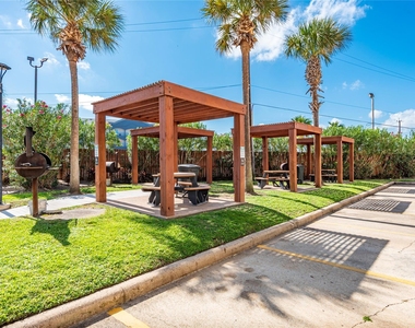 6102 Seawall Boulevard - Photo Thumbnail 27