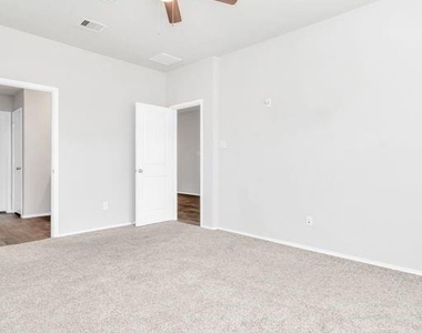 1827 Gibbons Creek Drive - Photo Thumbnail 23