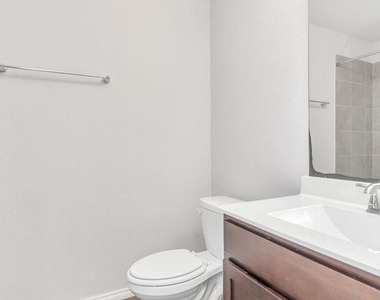 1827 Gibbons Creek Drive - Photo Thumbnail 4
