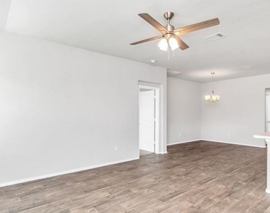 1827 Gibbons Creek Drive - Photo Thumbnail 8