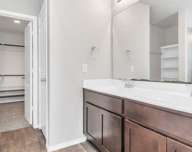 1827 Gibbons Creek Drive - Photo Thumbnail 18