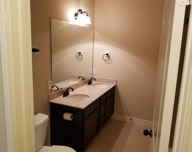 2039 Beacon Chase Ct - Photo Thumbnail 20