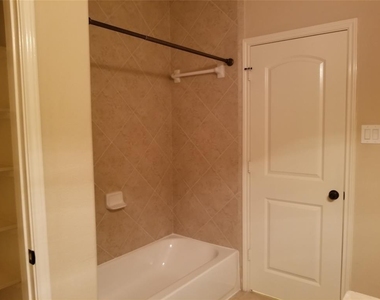 2039 Beacon Chase Ct - Photo Thumbnail 21