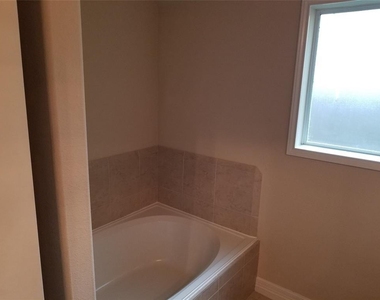 2039 Beacon Chase Ct - Photo Thumbnail 6